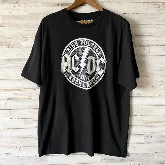 ACDC Tops - NWOT ACDC Black Graphic Tee XL
